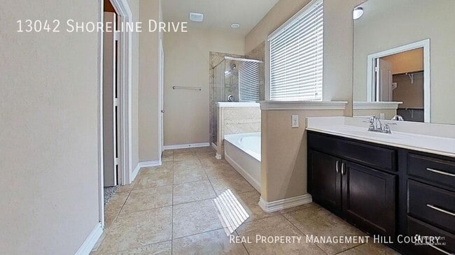 Building Photo - 13042 Shoreline Dr