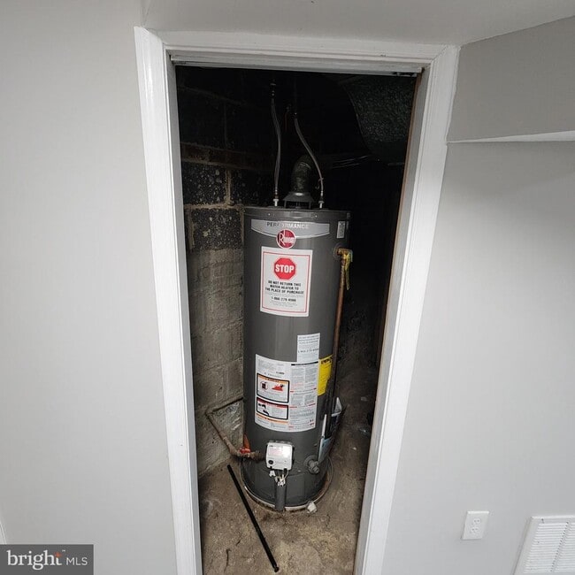 Building Photo - 6512 Hansford St