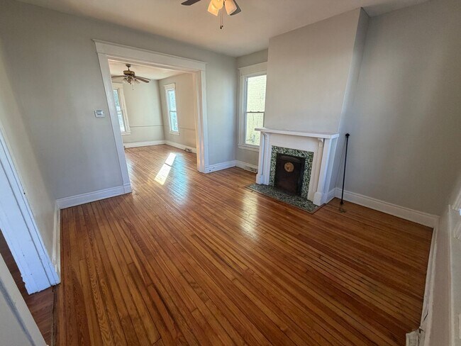 Building Photo - Charming 4bdrm/1.5bth Home Located in Richmond's North Highland Park w/Balcony!!