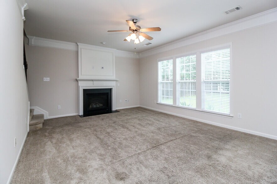 Building Photo - 802 Poplar Terrace