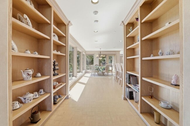 Building Photo - 3187 Alexis Dr