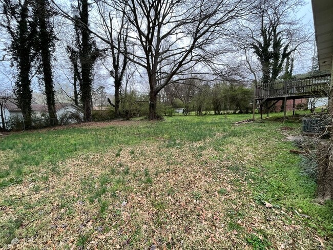 Building Photo - 3 Bedrooms, 1.5 Bathroom - Home in Sherwood Forest!