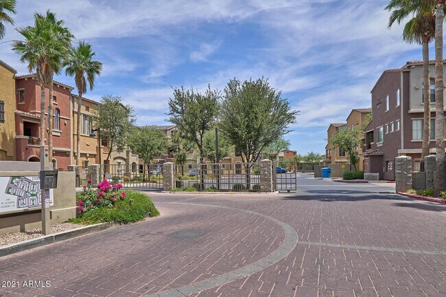 Building Photo - 240 W Juniper Ave