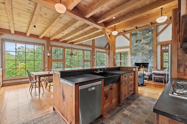 Building Photo - 36 Moses Pond Rd