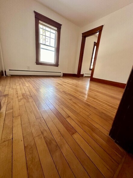 Building Photo - 58 Oxford St N