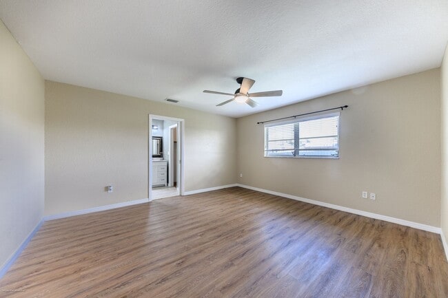 Building Photo - price drop!! PET FRIENDLY- WATERFRONT- SPACIOUS- CENTRAL LOCATION