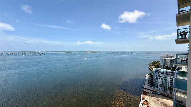 Building Photo - 1155 Brickell Bay Dr