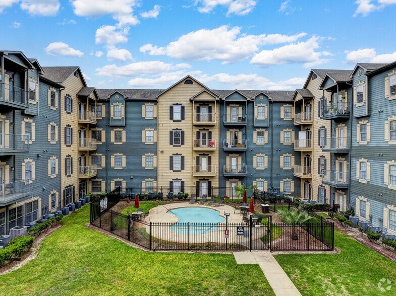Primary Photo - Pepper Tree Manor - 45+ Community