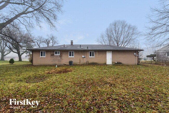 Building Photo - 6616 Oakview Dr N