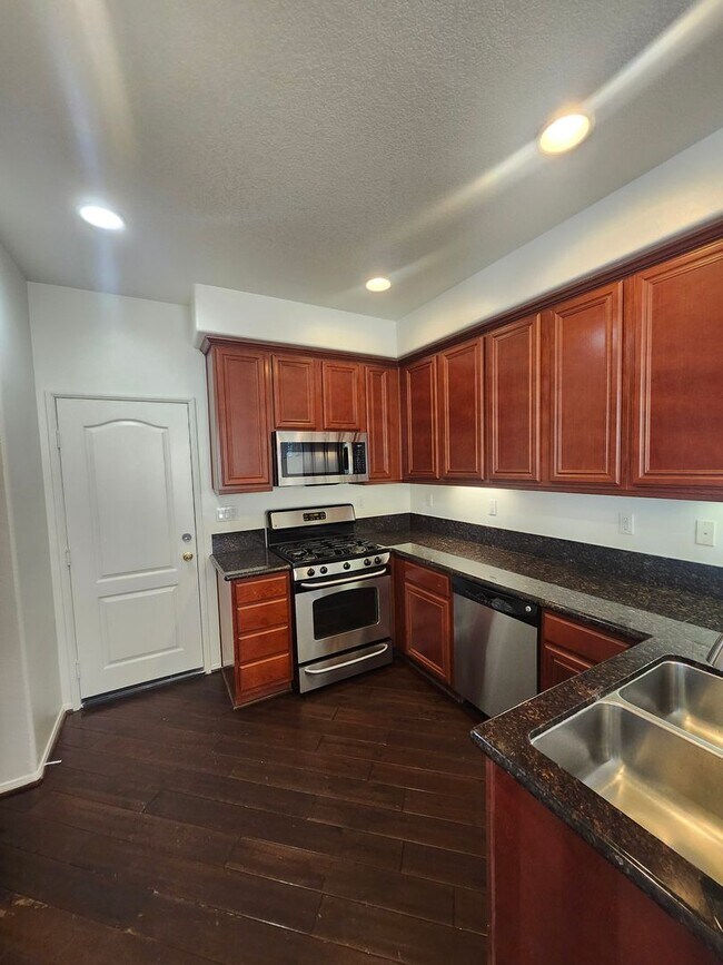 Building Photo - Chino 4 bedroom Beauty