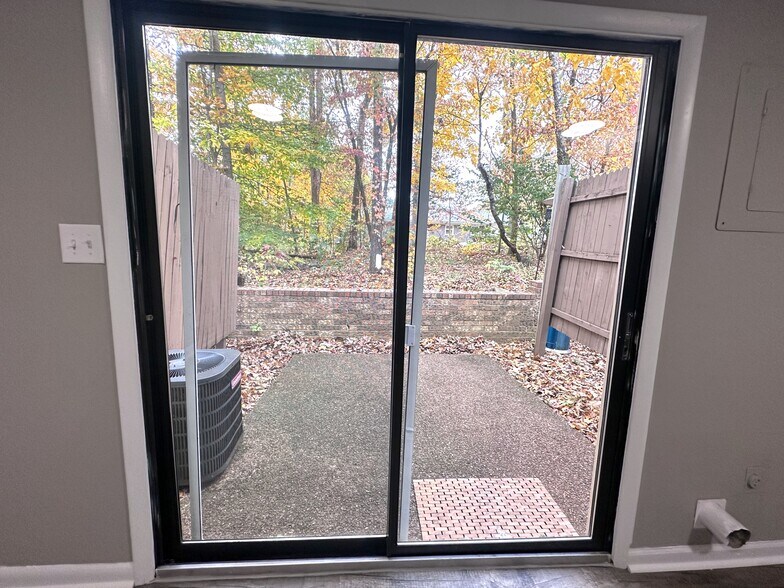 Building Photo - 545 E 3rd St