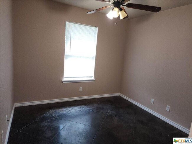 Building Photo - 501 Straws Mill Rd