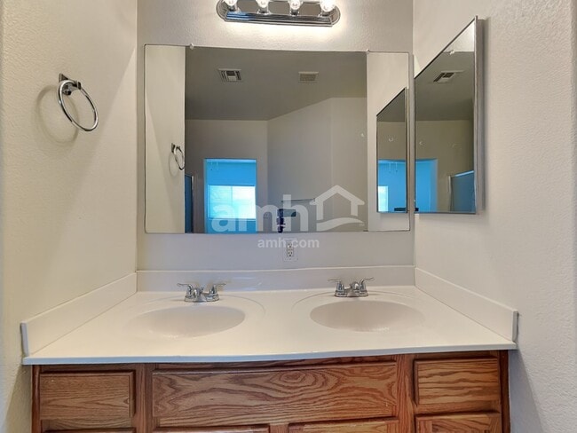 Building Photo - 6405 W Pioneer St