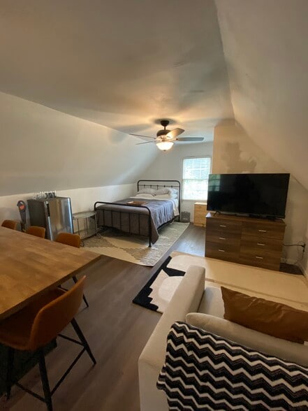 Bedroom/TV Area - 420 Cardigan Cir SW