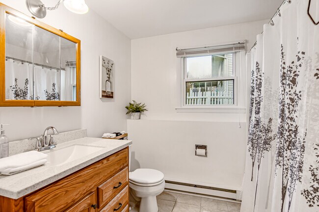 Building Photo - 13 James Ave