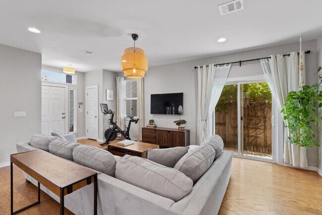 Building Photo - 5317 Daimler Dr