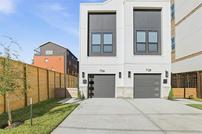 Building Photo - 712 Delano St