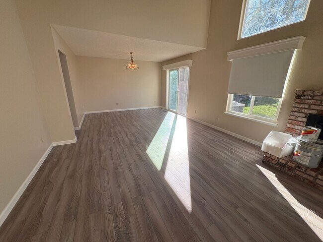 Building Photo - 1100 Limeridge Dr