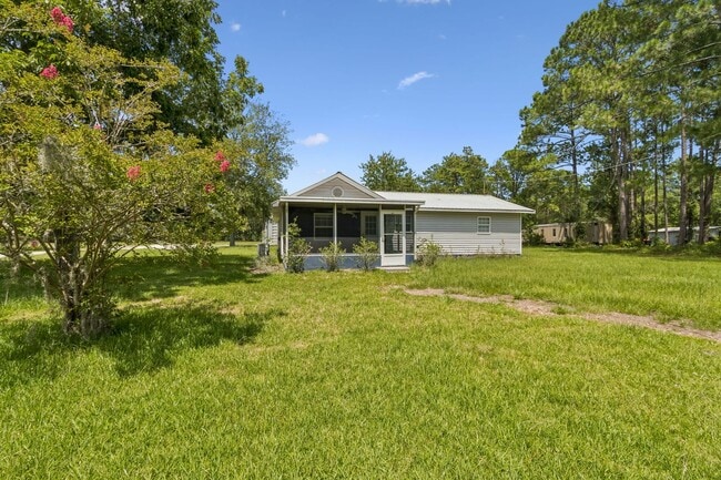 Building Photo - Cottage on 3 Acres with Massive Workshop & Storage