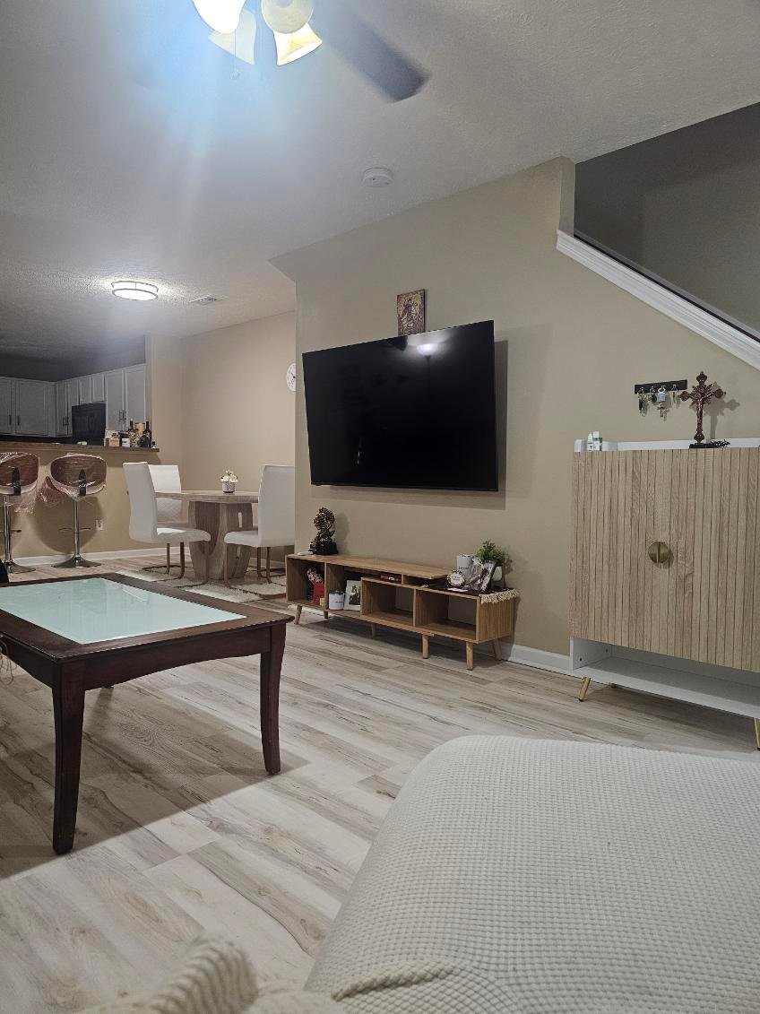 Building Photo - 572 Bradburn Village Cir
