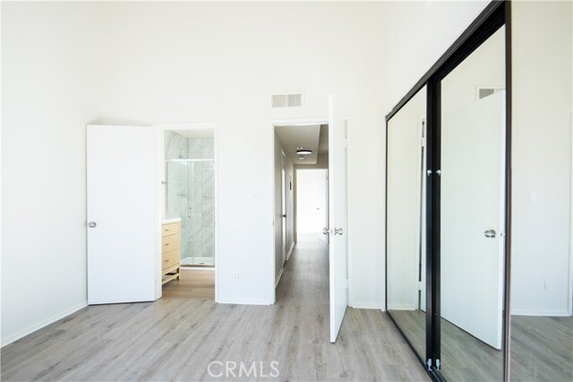 Building Photo - 458 Riverdale Dr