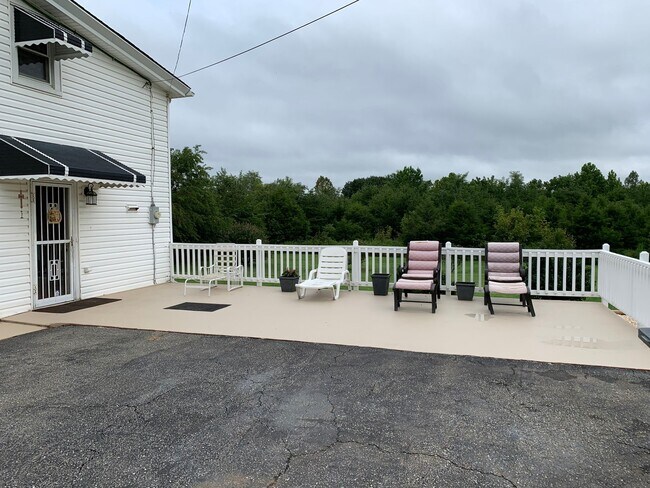 Building Photo - Beautiful 5 bed/2 bath house