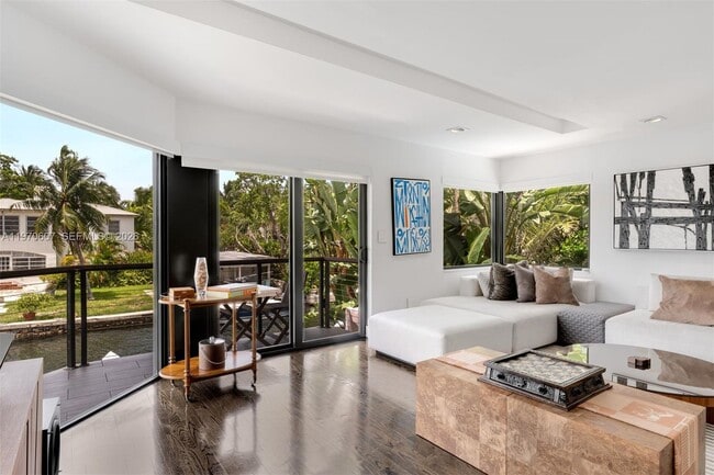 Building Photo - 3560 W Fairview St