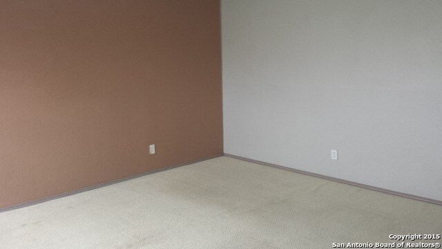 Building Photo - THREE BEDROOM 2 & 1/2 BATH ON CUL-D-SAC