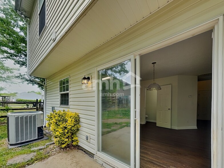 Building Photo - 1065 Meadowbrook Ln SW