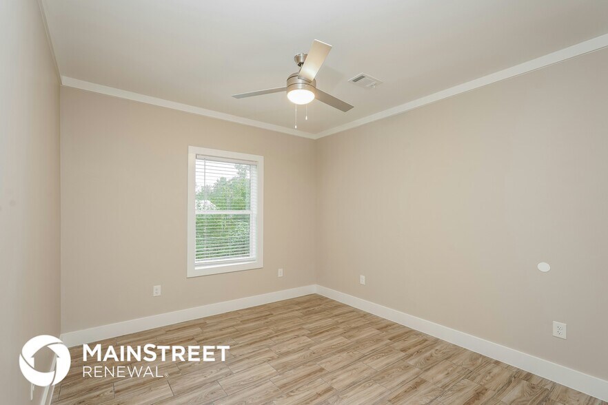 Building Photo - 9330 Crestview Dr