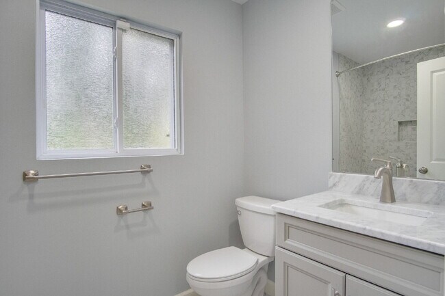 Building Photo - Updated 2BR/2BA Home Near Cordova Mall – Modern Updates & Convenient Location