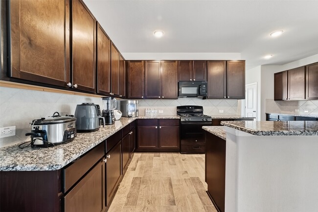 Building Photo - 2422 Agassiz Dr