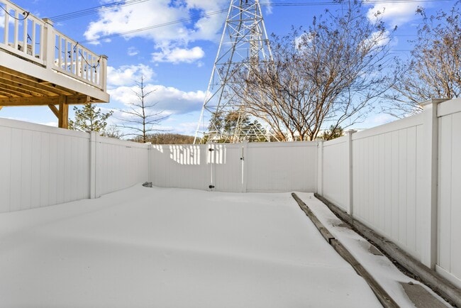 Building Photo - 712 White Walnut Ln