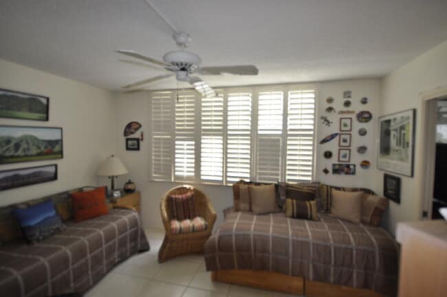 Building Photo - 3510 Oaks Way