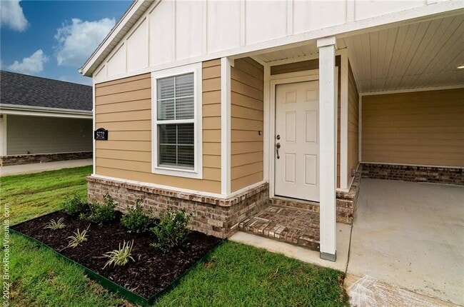 Building Photo - 5772 Holdcroft Dr