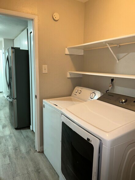 Building Photo - 7407 Cloverglen Dr