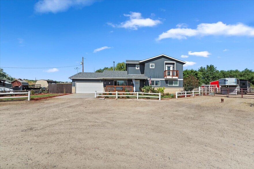 Primary Photo - 15916 Hill Top Cir