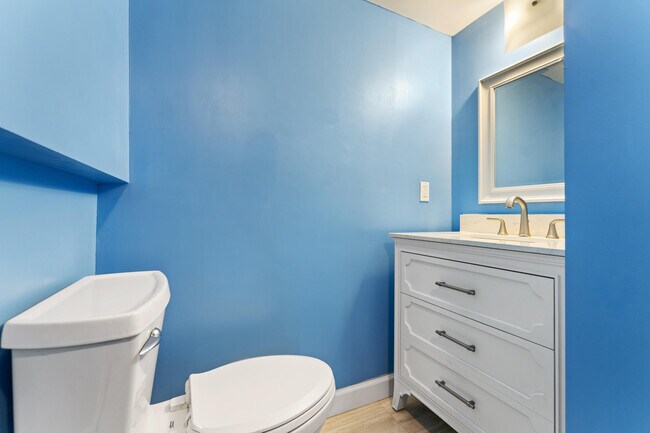 Building Photo - 301 Waterview Dr