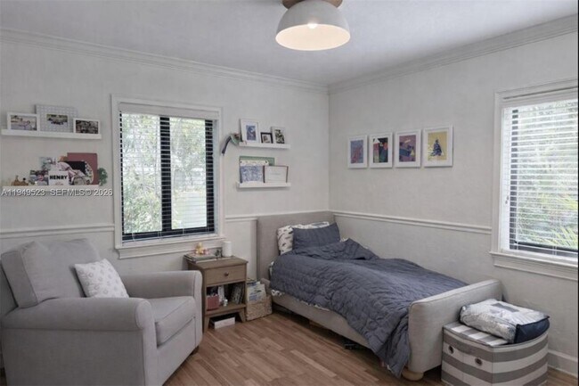 Building Photo - 5827 SW 29th St