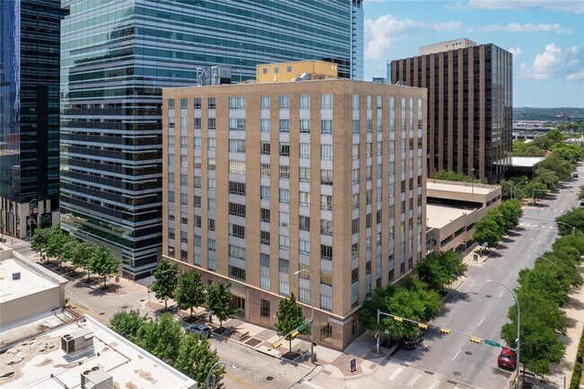 Primary Photo - 710 Colorado St