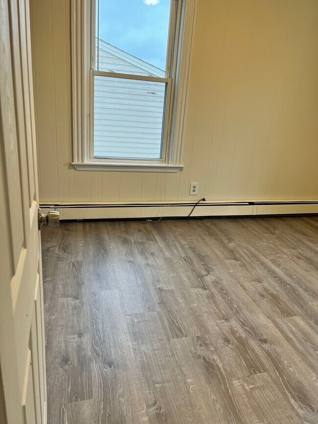 Building Photo - 224 Charles St