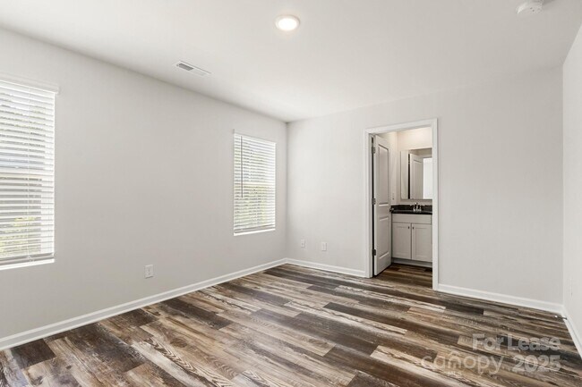 Building Photo - 117 Dogwood Vlg Trl