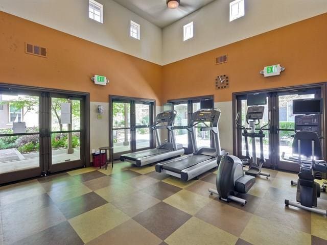 Building Photo - Meticulously Maintained 3 Bed 3 Bath Townh...