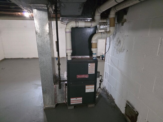 Building Photo - 8 W Chestnut Hill Rd