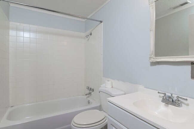 Building Photo - Just 8 Minutes from USC – Charming 2 Bedroom Home with Covered Front Porch!