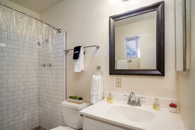 Building Photo - 514 E Hermosa Dr