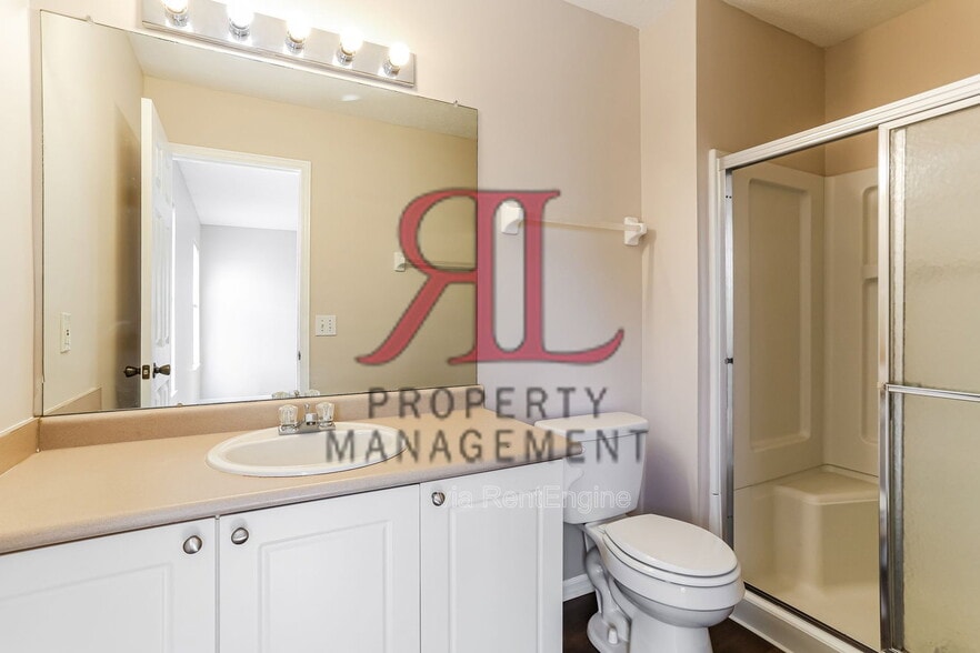 Building Photo - 323 Oxford Oak Dr