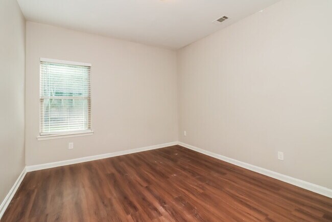 Building Photo - 212 Cleburne Pl