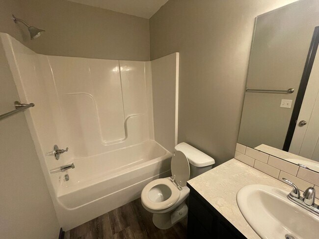 Building Photo - 2022/26 E Village Estates Dr