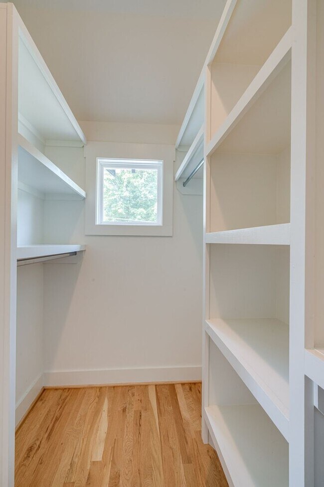 Building Photo - Partially Furnished Beauty